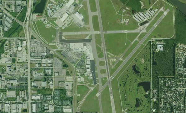 Satellite view of St. Pete–Clearwater Airport
